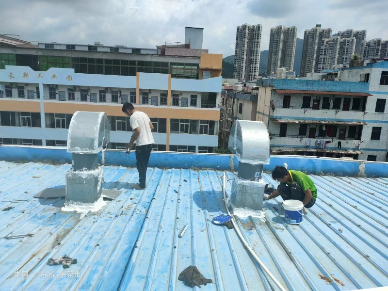 长阳钢结构屋面涂料维修方法